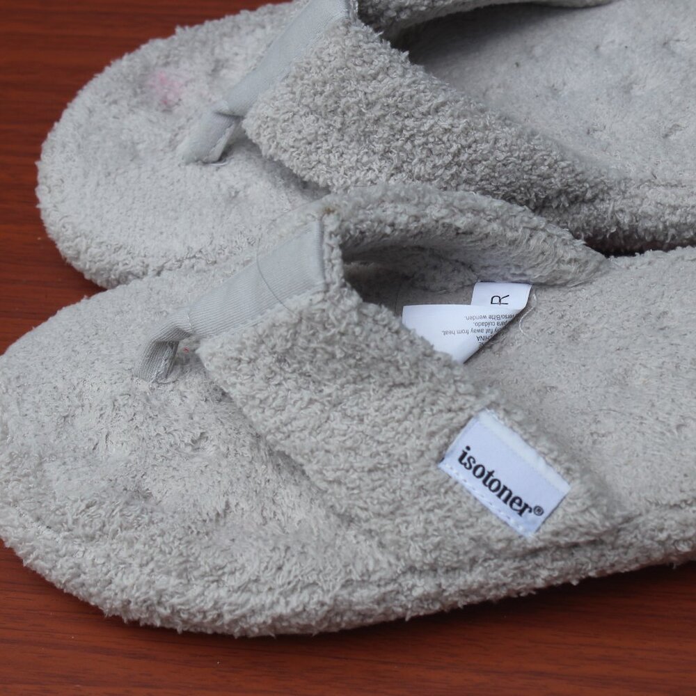 Isotoner women's slide slippers size 7.5-8